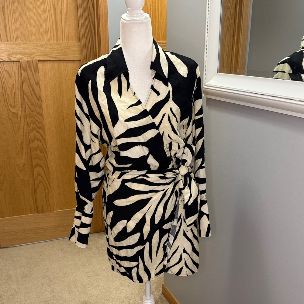 H&M Cream and Black Patterned Dress